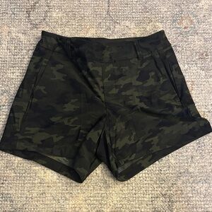 SPANX Camouflage Women Shorts - Green and Black